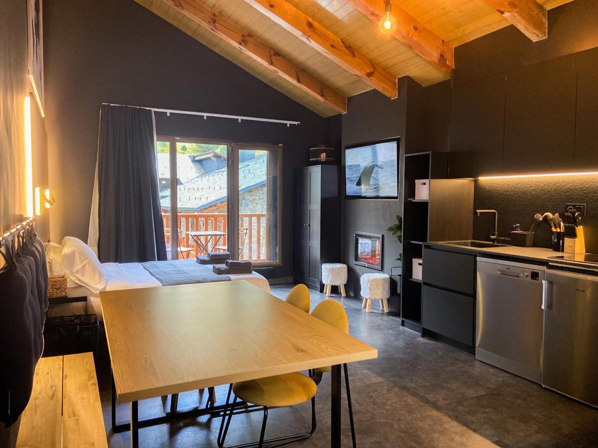 Modern Black Penthouse En Valle De Incles - Parking Gratis L By Bonesvacances Apartamento Canillo