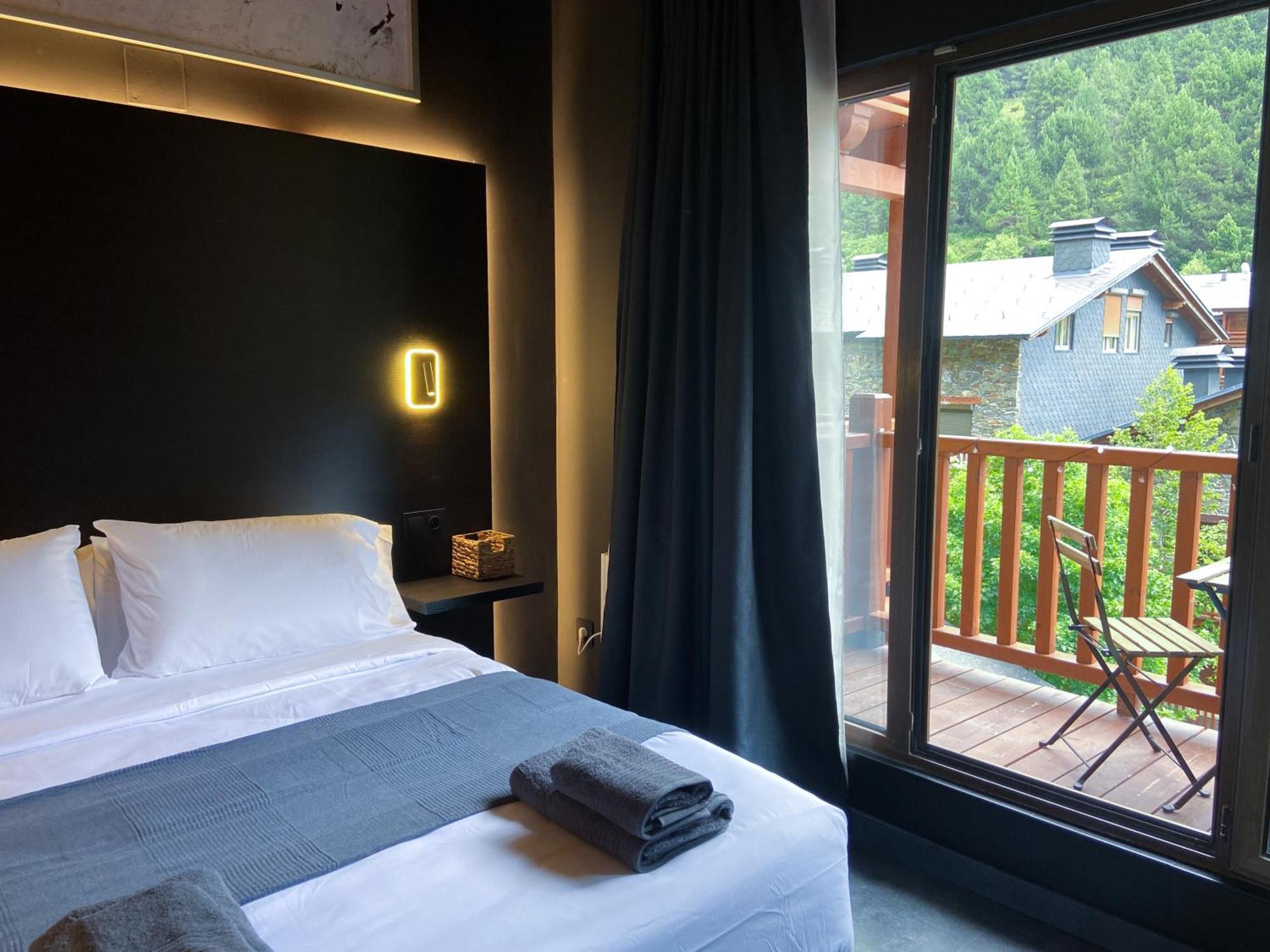 Modern Black Penthouse En Valle De Incles - Parking Gratis L By Bonesvacances *