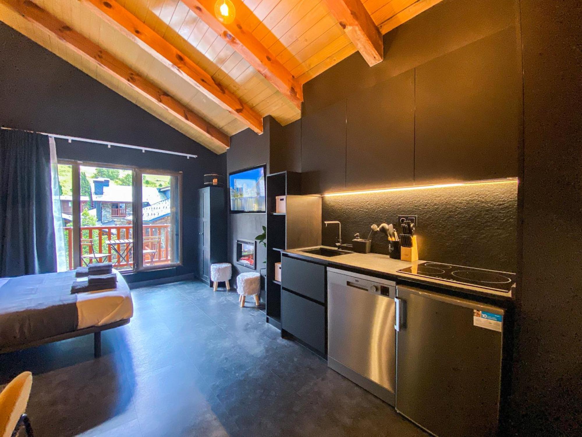 Modern Black Penthouse En Valle De Incles - Parking Gratis L By Bonesvacances * Canillo
